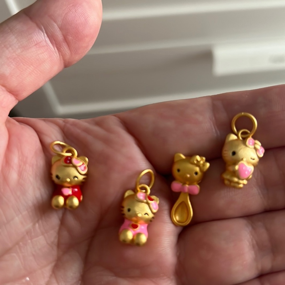 Hello Kitty assorted charm